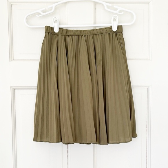 BANANA REPUBLIC pleated skirt size 00P green elastic waist lined - Picture 1 of 4